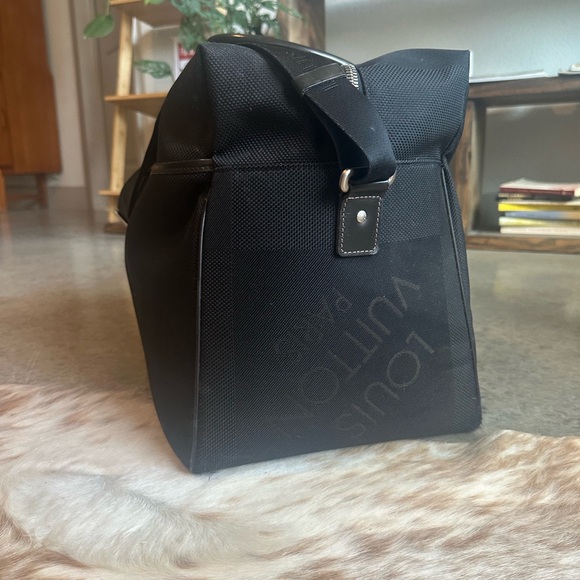 Louis Vuitton Duffle - Picture 4 of 7